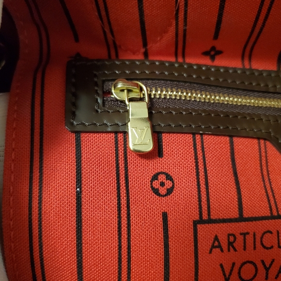 Louis Vuitton Neverfull MM in Cherry Interior - Picture 8 of 16